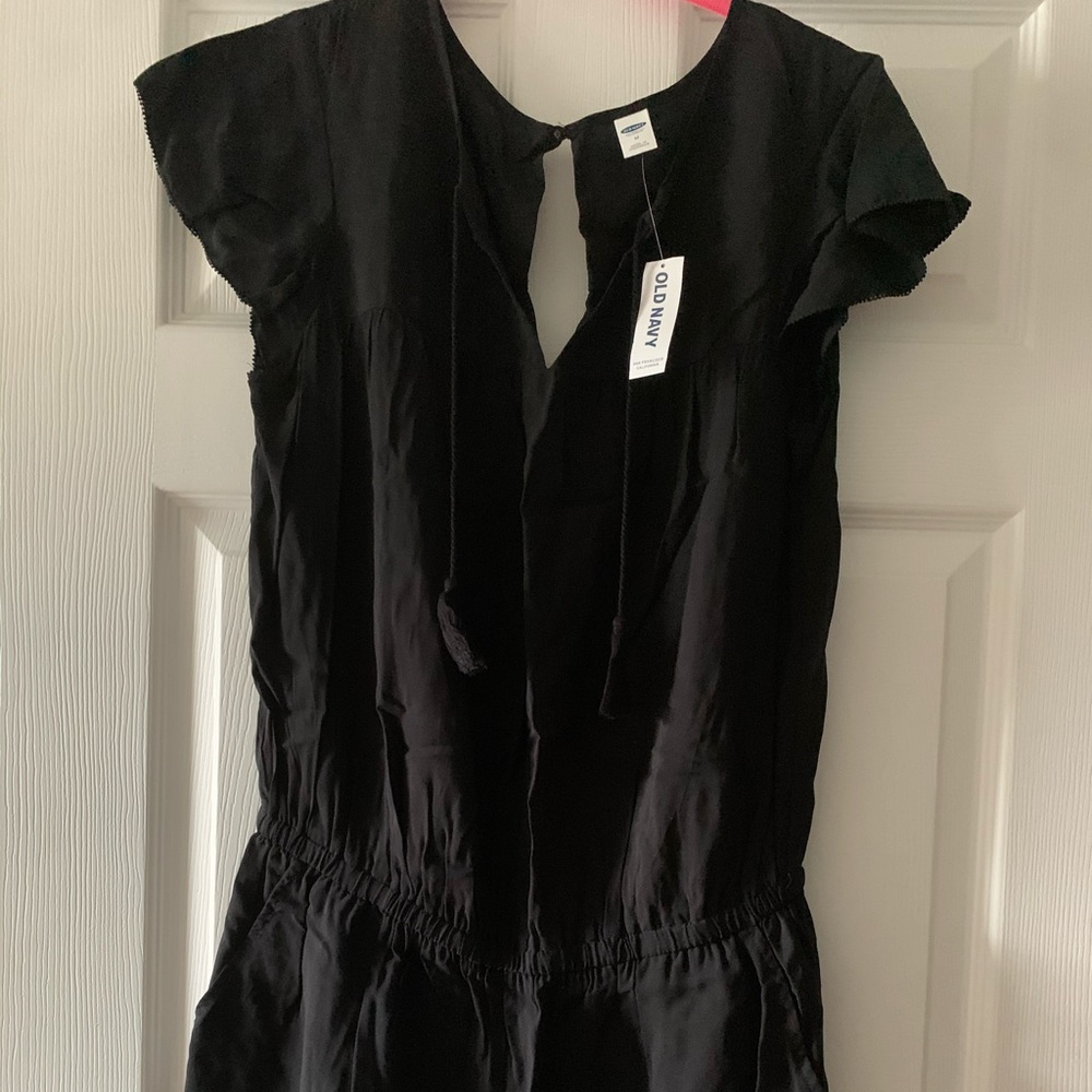 Black Old Navy Romper with flutter sleeves